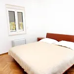 Family-friendly With Swimming Pool - 7557 Apartment Rogoznica (Sibenik-Knin)