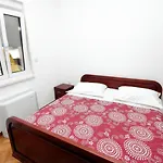 Apartment Family-friendly With Swimming Pool - 7557 Rogoznica (Sibenik-Knin)