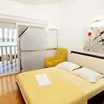 Family-friendly With Swimming Pool - 7557 Apartment