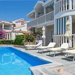 Family-friendly With Swimming Pool - 7557 Apartment