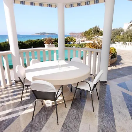 Apartment Family Friendly With A Swimming Pool - 7557