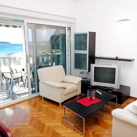Family Friendly With A Swimming Pool - 7557 Apartment