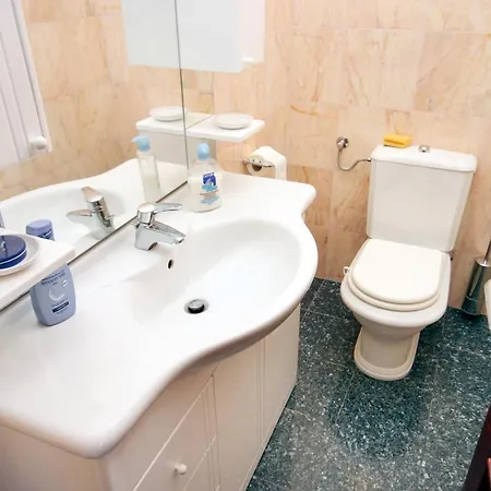 Family-friendly With Swimming Pool - 7557 Apartman Rogoznica (Sibenik-Knin)