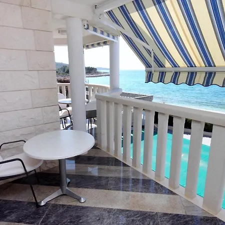 Family-friendly With Swimming Pool - 7557 Apartment Rogoznica (Sibenik-Knin)