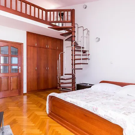 Family-friendly With Swimming Pool - 7557 Rogoznica (Sibenik-Knin)