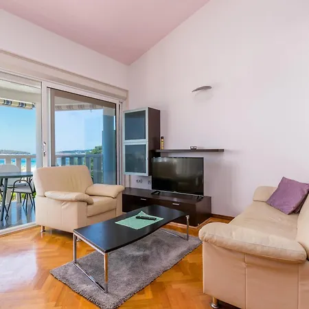 Family-friendly With Swimming Pool - 7557 Rogoznica (Sibenik-Knin)