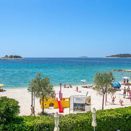 Apartamento Family-friendly With Swimming Pool - 7557