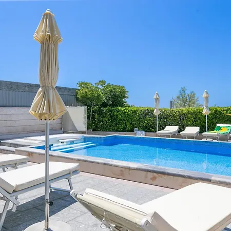 شقة Family-friendly With Swimming Pool - 7557 *