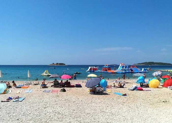 Family-friendly With Swimming Pool - 7557 * 罗戈兹尼察