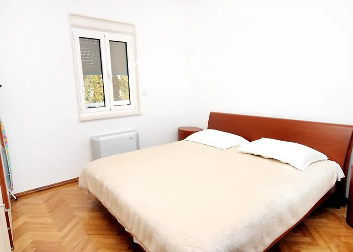 Family-friendly With Swimming Pool - 7557 Apartamento Rogoznica (Sibenik-Knin)