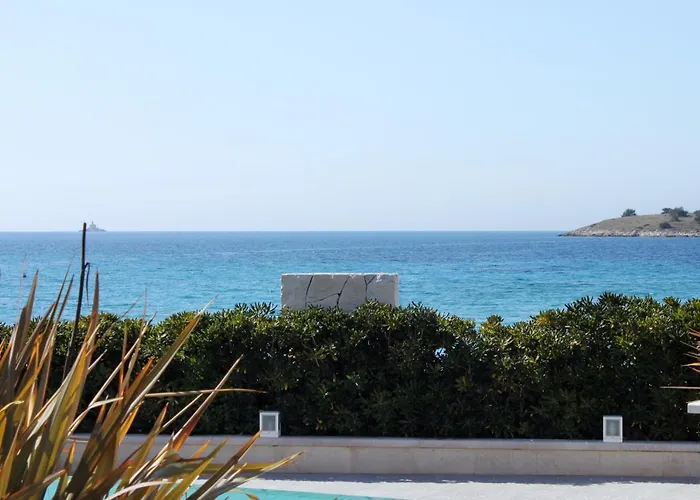 Family-friendly With Swimming Pool - 7557 Rogoznica (Sibenik-Knin)