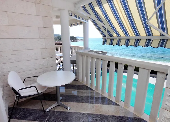 Family-friendly With Swimming Pool - 7557 Apartman Rogoznica (Sibenik-Knin)