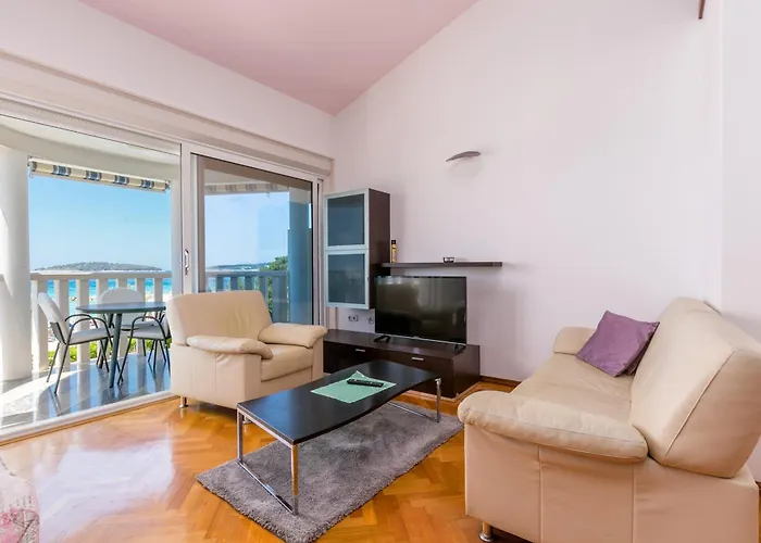 Family-friendly With Swimming Pool - 7557 Rogoznica (Sibenik-Knin)