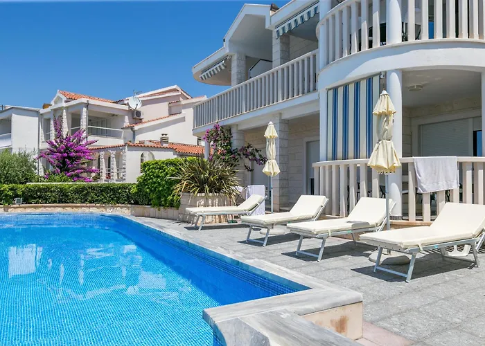 Family-friendly With Swimming Pool - 7557 Apartamento